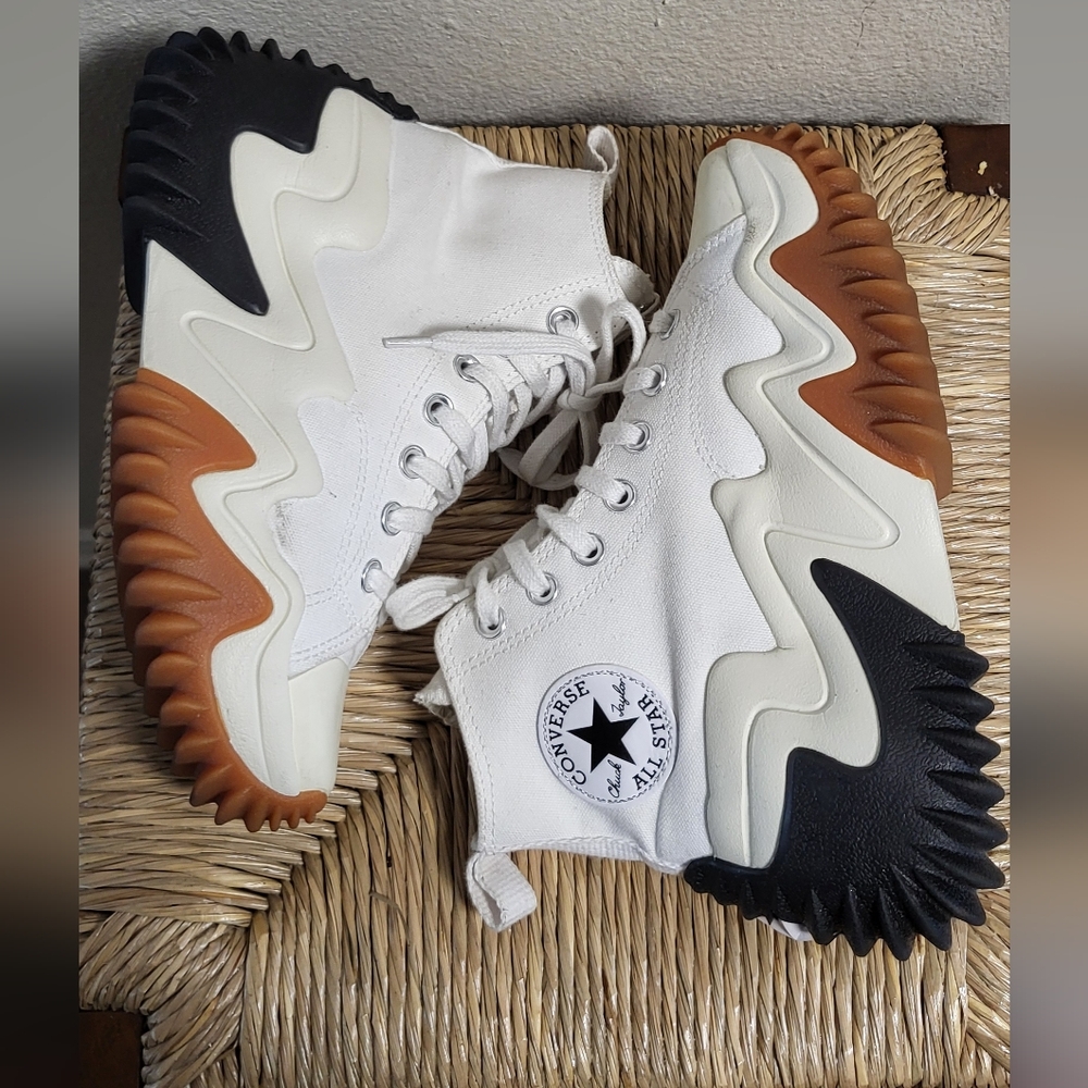 Converse Unisex Sneakers with Cream Upper 6.5 Women 5 Men